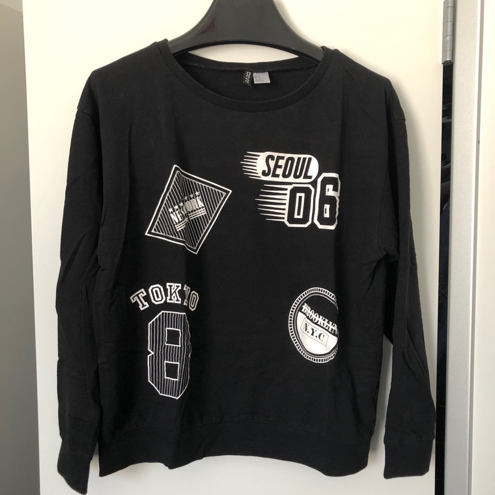 H&M black sweatshirt🗽